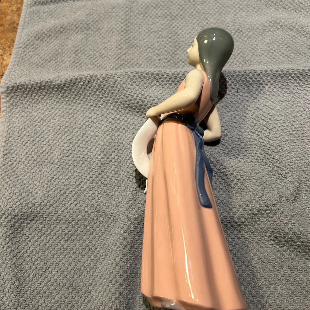 Lladro “The Dreamer” porcelain figurine. Issued 1978, retired in 1999. #5008 - Picture 7 of 10